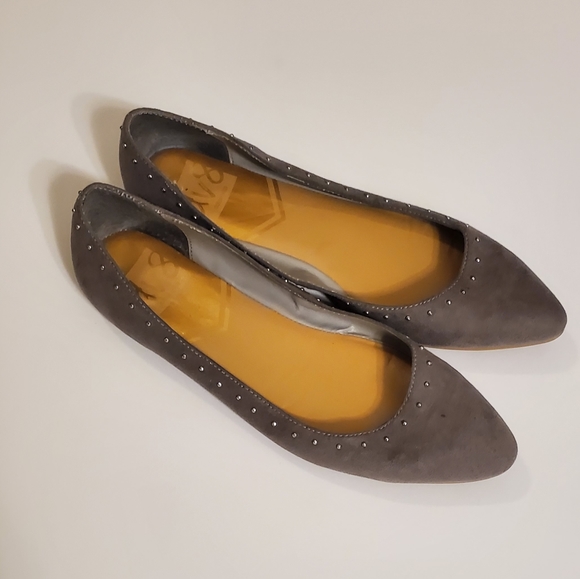 Dolce Vita Gray Faux Suede Pointy Studded Flats 6 - Picture 8 of 11